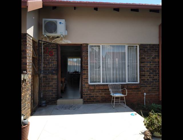 2 BEDROOM TOWNHOUSE FOR SALE IN THE ORCHARDS